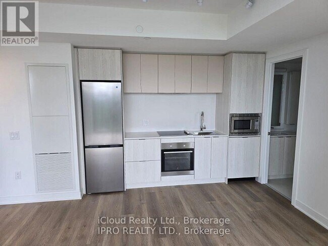 Building Photo - 86 Dundas St E