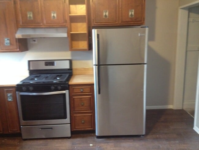 Building Photo - Available July 2024 - 4 Bedroom, 1 Bath Ho...