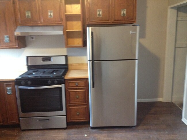 Foto del edificio - Available July 2024 - 4 Bedroom, 1 Bath Ho...