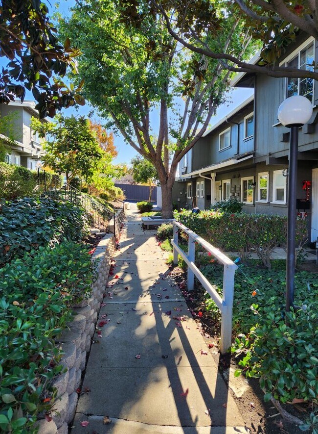 Building Photo - 3392 Landess Ave