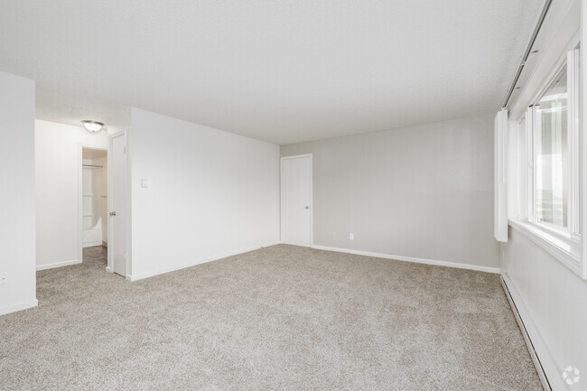 2BR, 1BA - 880SF - Living Room - Westside Estate