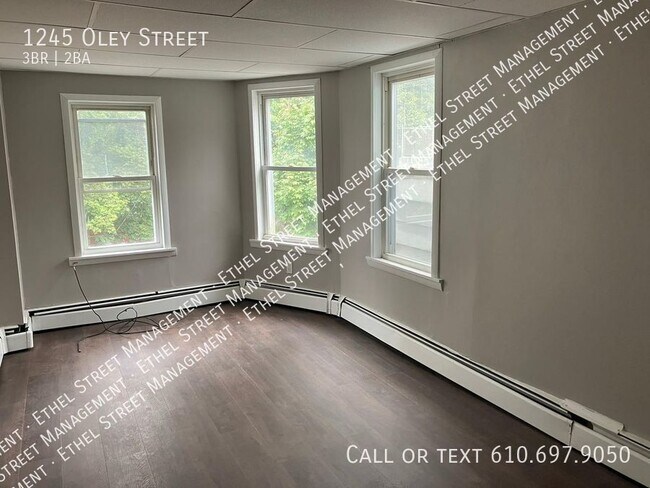 Building Photo - Spacious 3-Bedroom Townhome