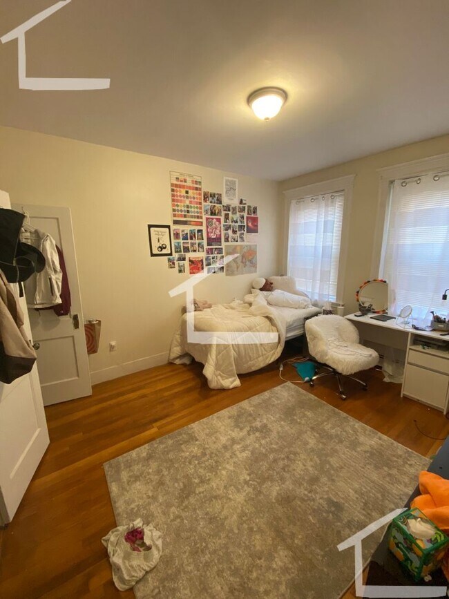 Building Photo - HOT BRIGHTON LISTING!!!!