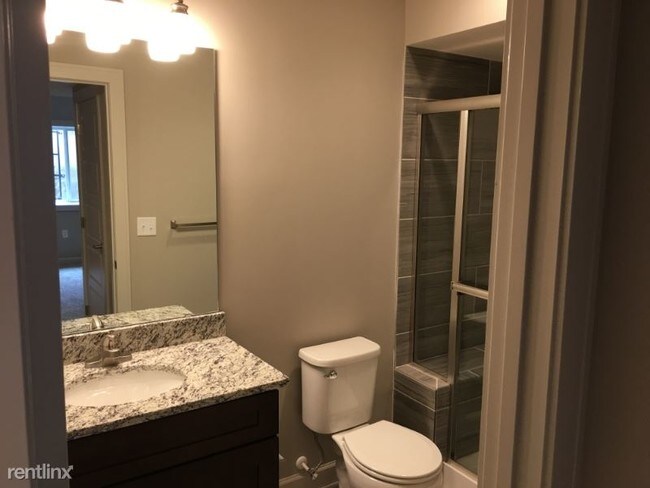 Building Photo - 15832 Valley View Dr