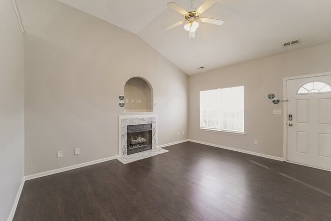 Foto del edificio - 6614 Hampton Way Dr