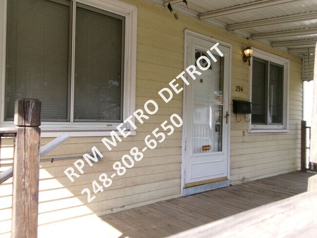 Building Photo - 3-Bedroom Bungalow in River Rouge