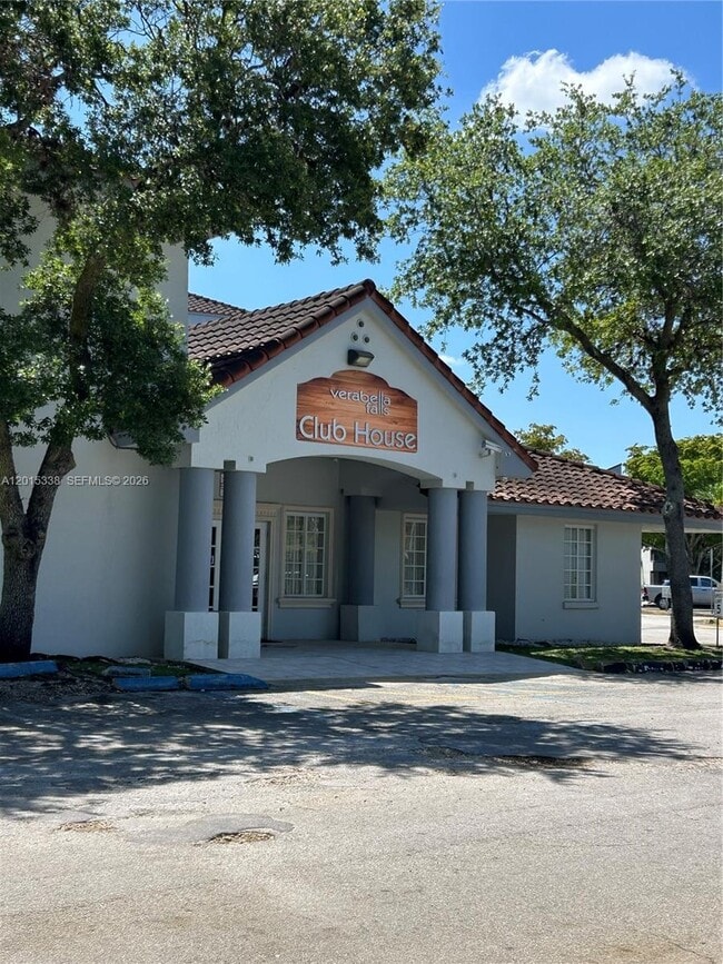 Foto del edificio - 8205 SW 152nd Ave