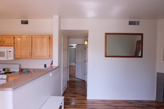 Building Photo - Two Bedroom Condo Available in Miramonte i...