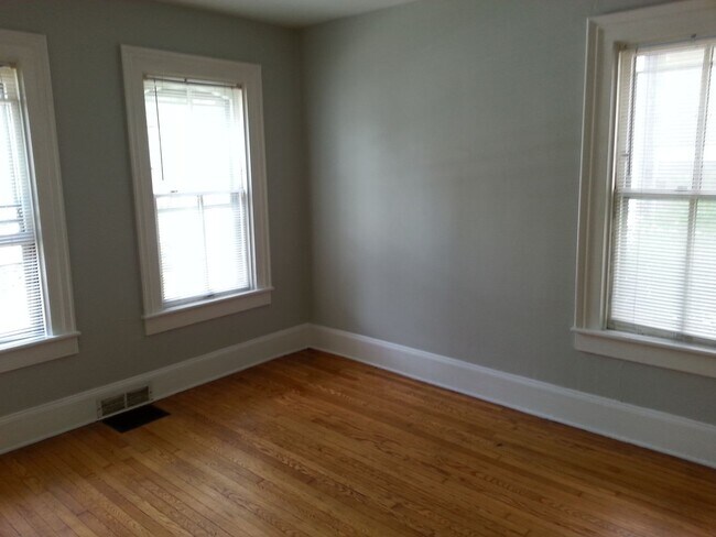 Building Photo - 533 W Doty St