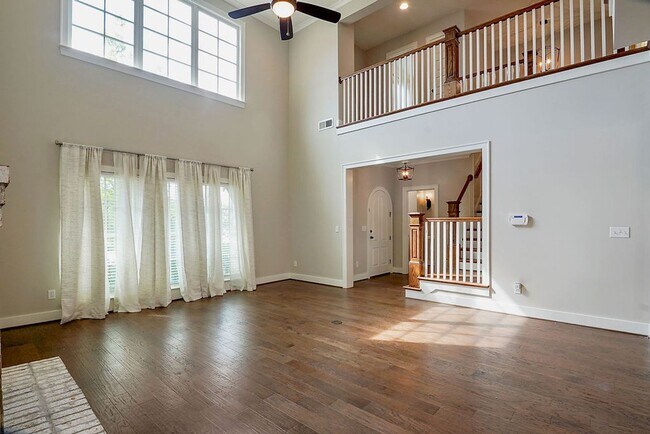 Foto del edificio - 4790 McGill Ct