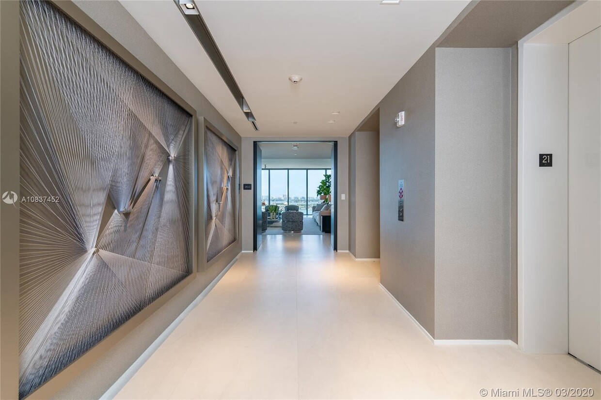Primary Photo - 1000 Biscayne Blvd