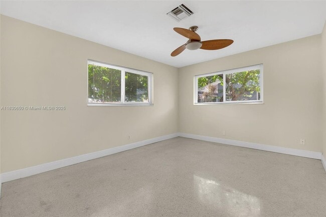 Building Photo - 330 NE 42nd Ct