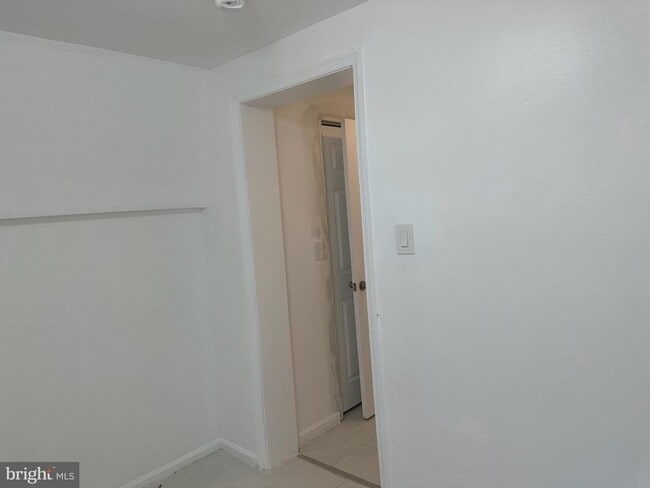 Building Photo - 1342 Levis St NE