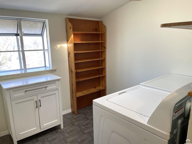 Main Floor Laundry Room - 2731 Bonanza St