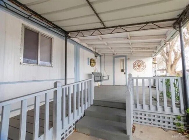 Building Photo - 910 S Palmera Dr