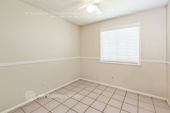 Building Photo - 128 W Indigo St