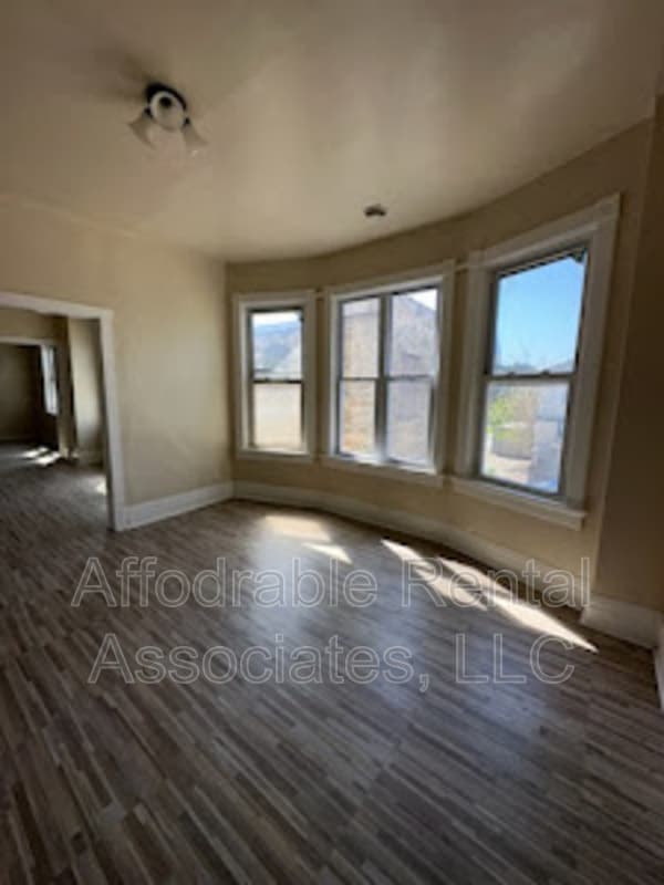 1558 S 10th St Unit Upper Front, Milwaukee, WI 53204 Condo for Rent