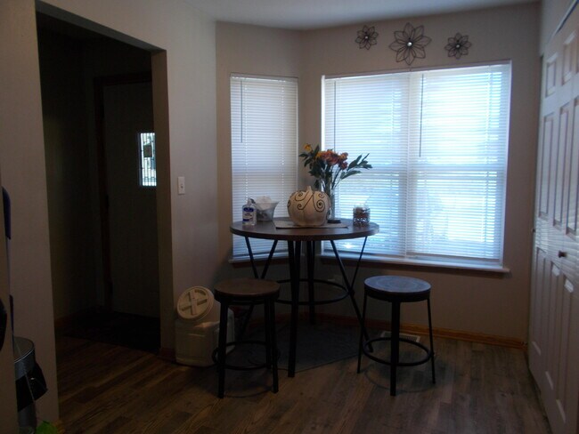 Foto del edificio - 8657 Old Green Bay Rd