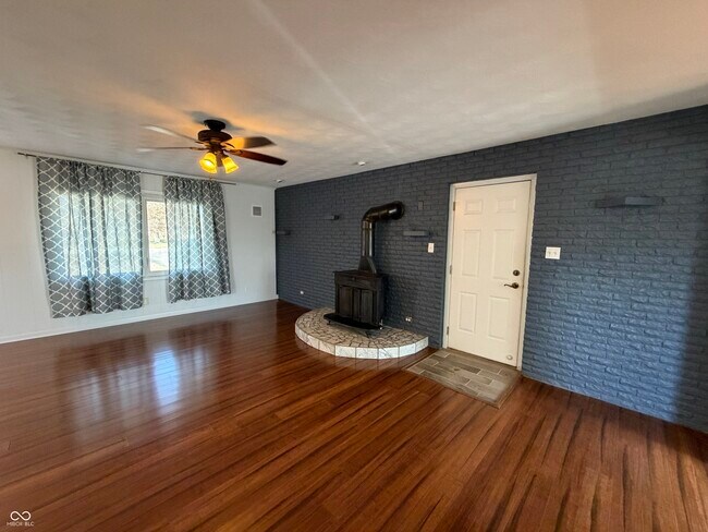 Foto del edificio - 5585 Gallagher Dr