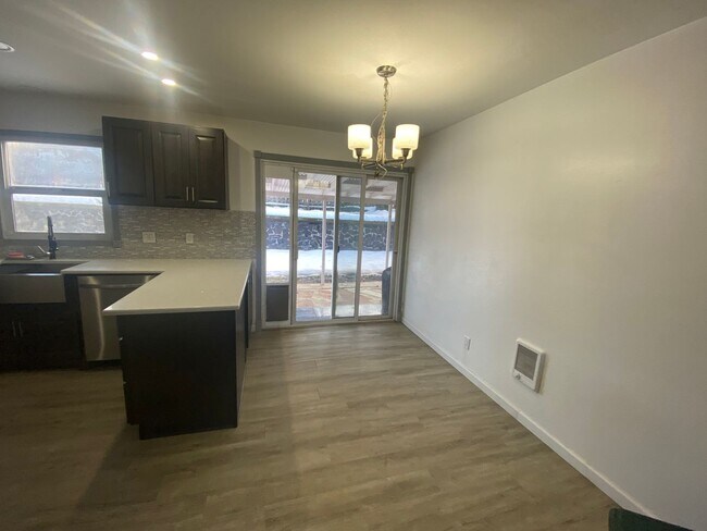 Foto del edificio - Application Pending - 3 Bedroom Home For R...
