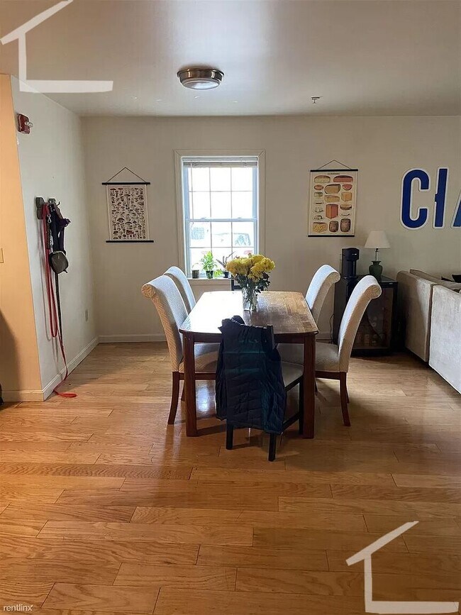 Foto del edificio - Great Value 4-bed/4 bath in Allston w/ New...