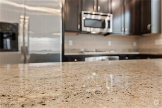 Building Photo - 10966 Sardinia Sands Dr