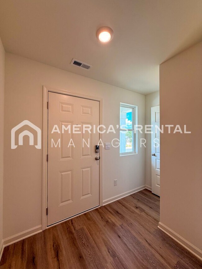 Foto del edificio - HALF OFF DEPOSIT SPECIAL! New Construction...