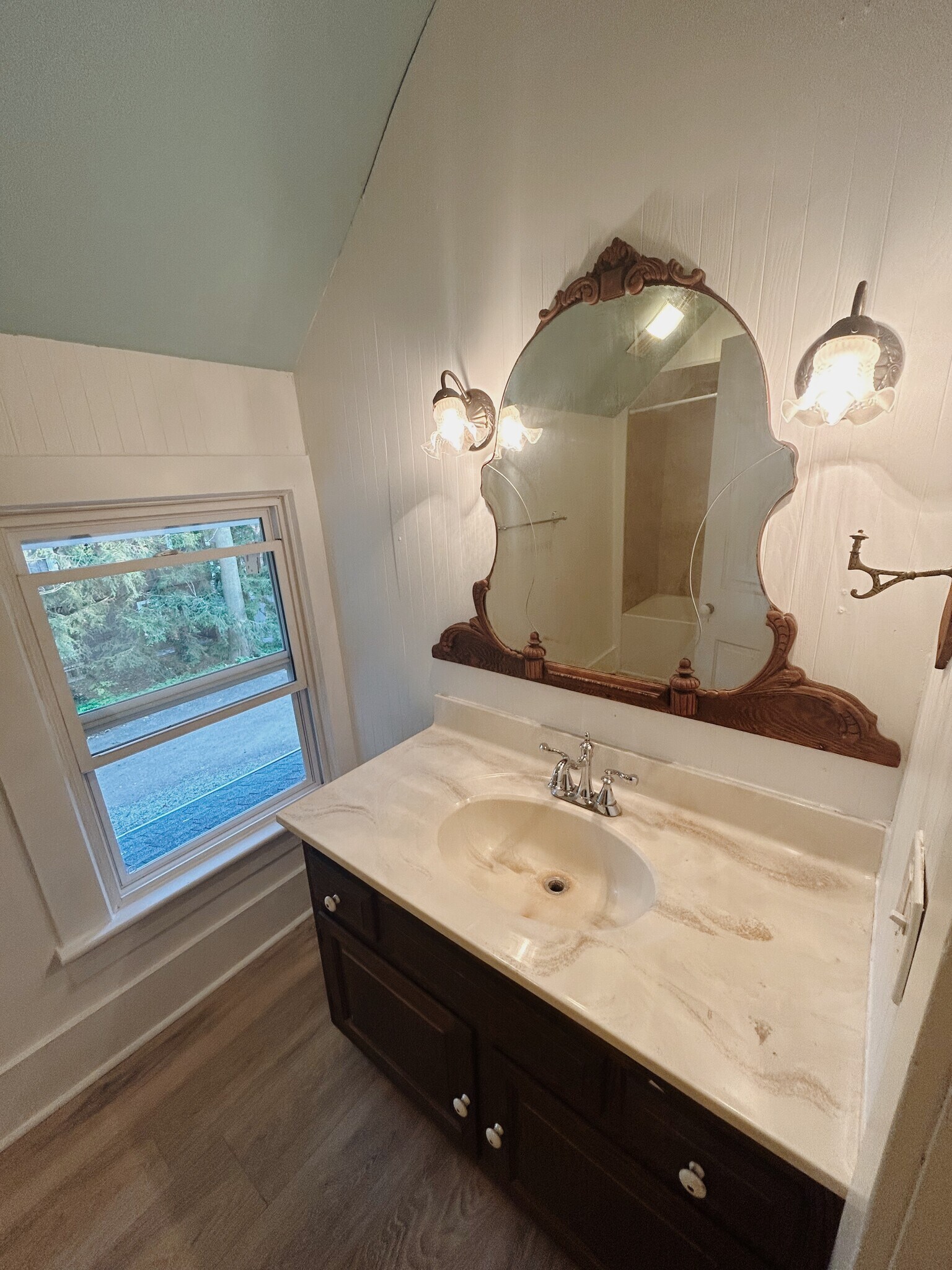 214 N Hambden St Chardon, OH 44024 – photo 3