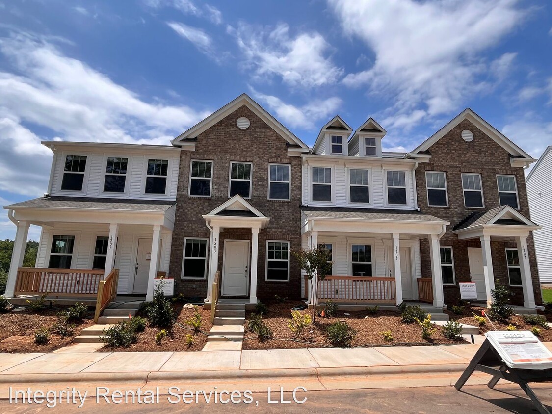 2 br, 2.5 bath House 1201 Darlington Drive House for Rent in Lowell