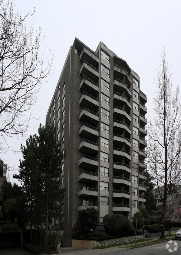 Primary Photo - Oceanic Apartments