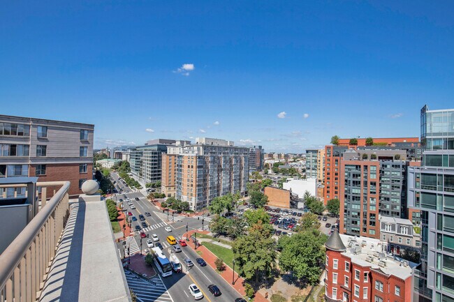 Foto del edificio - 450 Massachusetts Ave NW