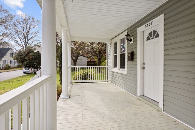 Building Photo - 3307 Kenmore Dr