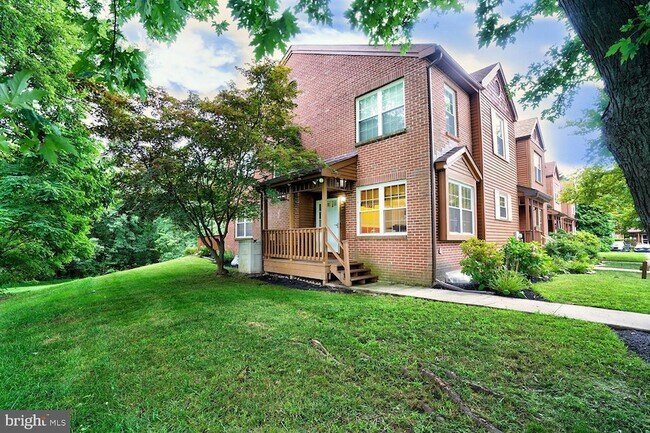 Foto del edificio - 111 Honey Locust Ct