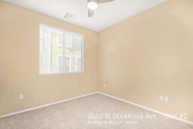 Foto del edificio - 2450 W Glenrosa Ave