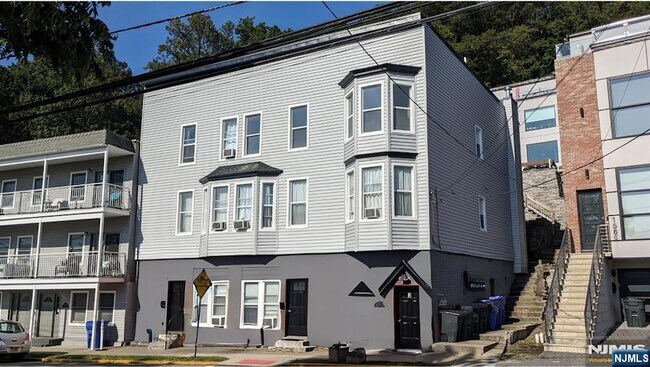 Foto del edificio - 154 Undercliff Ave