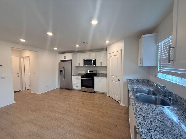 Foto del edificio - Beautiful newer 3-Bedroom home is now renting