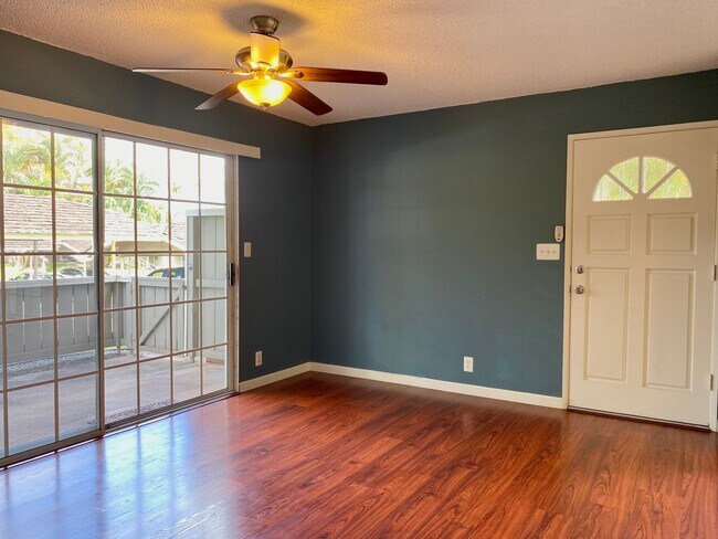 Foto del edificio - Beautiful 2-bedroom, 1-bath townhouse with 1 assigned parking stall located in a quiet