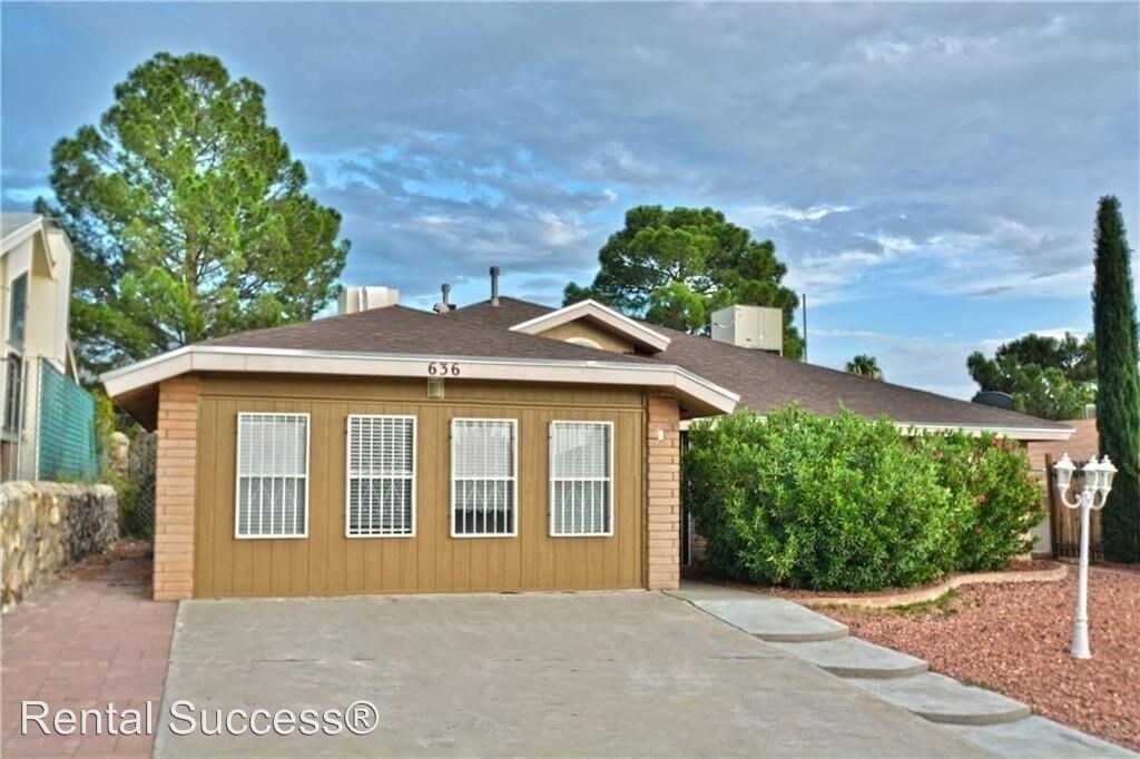 Foto principal - 3 br, 2 bath House - 636 Bristol Drive