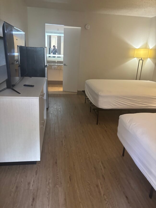 Building Photo - Bianca Arias HP0139