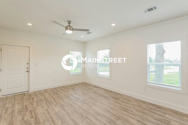 Building Photo - 4 Bedroom Pet-Friendly Home in Houston, TX...