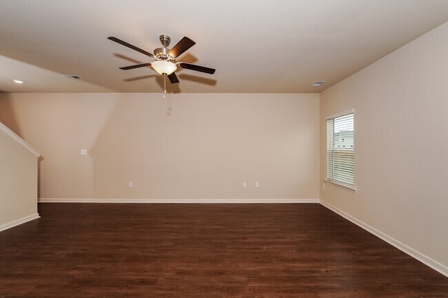 Foto del edificio - 525 Clover Cir