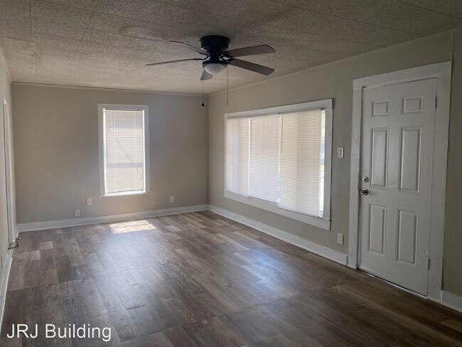 Building Photo - 3 br, 1 bath House - 203 S. Cherry Street