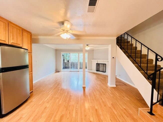 Building Photo - Charming 2BD/1.5BA, Two-Story Townhouse in West Side Danville, Near Downtown- Available NOW!