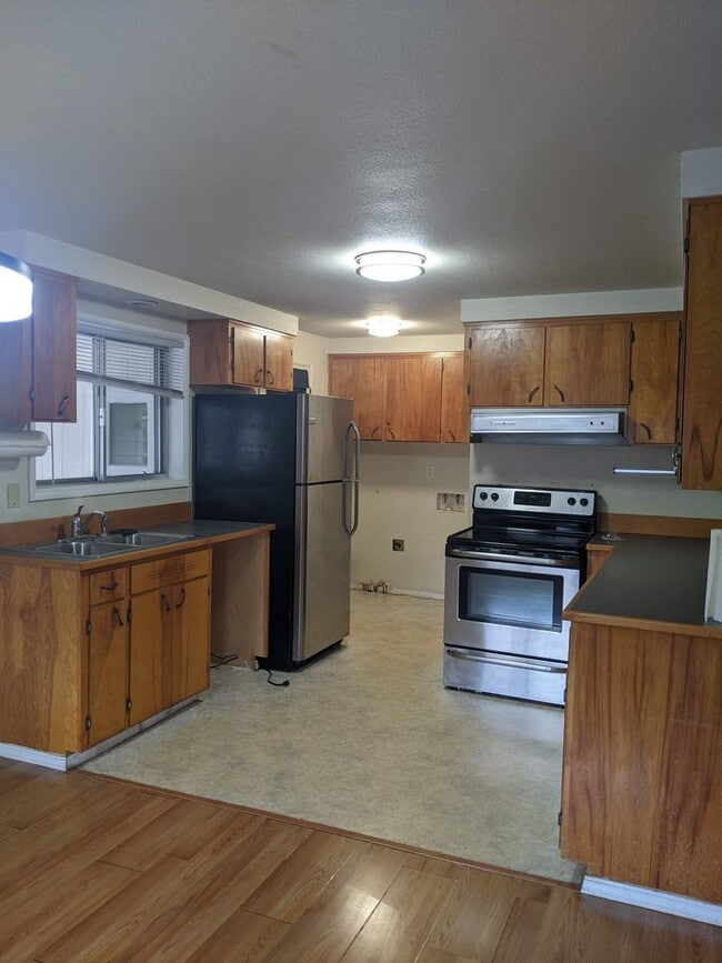 Building Photo - CovB01