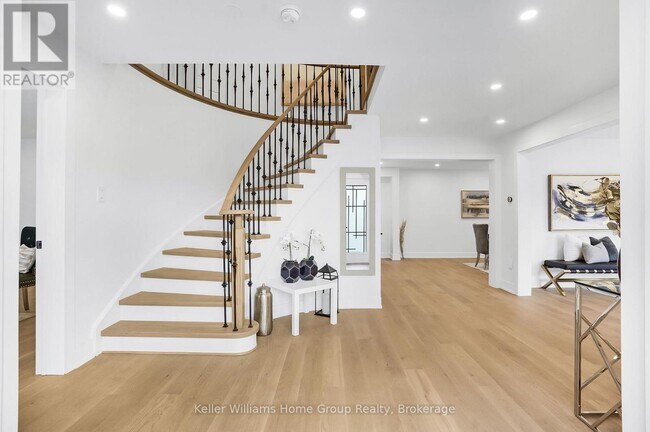 Photo du bâtiment - 1105 Ewing Crescent