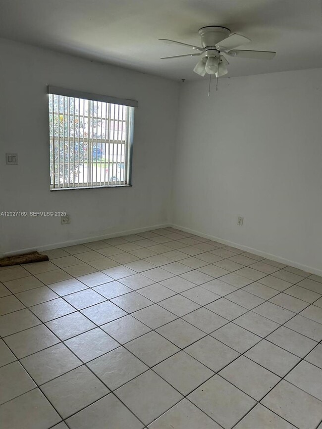 Foto del edificio - 1923 SW 99th Terrace