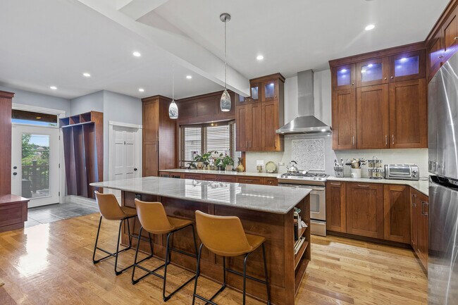 Foto del edificio - 4317 N Kenneth Ave