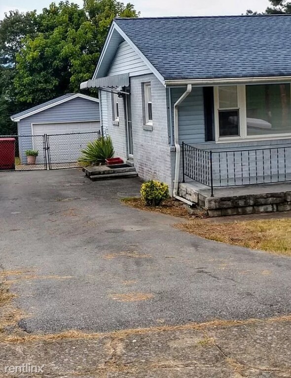 Building Photo - 3 br, 2 bath House - 315 Greenway Dr