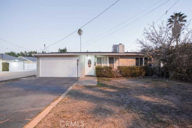 Building Photo - 8860 E Greenwood Ave