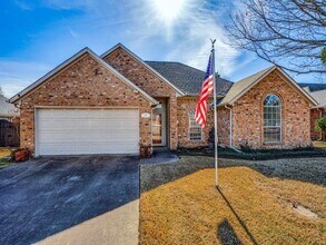 Building Photo - 701 Colony Dr